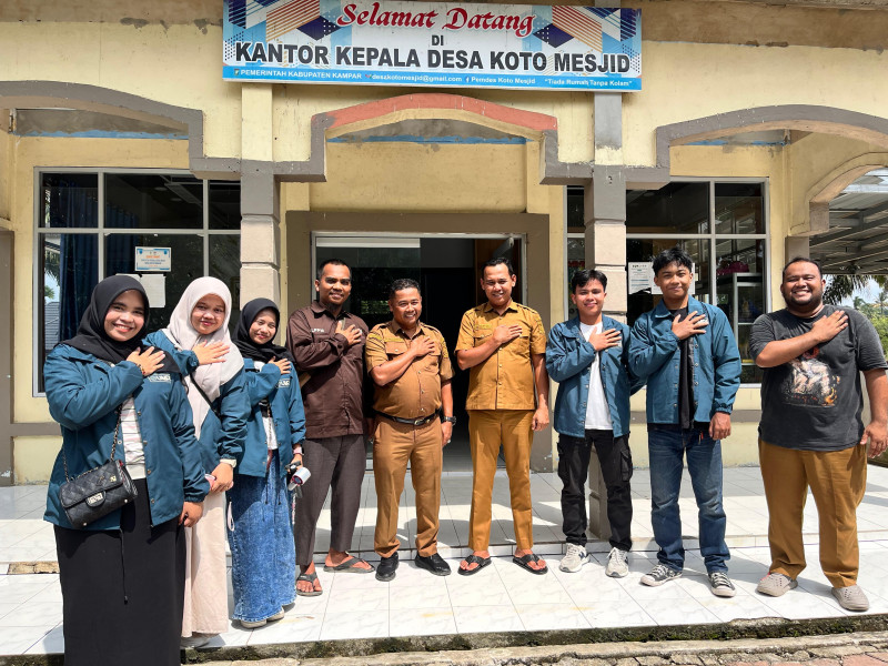 Pj Kepala Desa Koto Mesjid Sambut Hangat Mahasiswa KKN Universitas Pahlawan dan UMRI