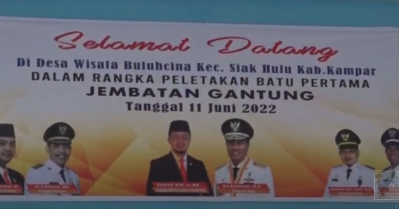 Pj Bupati Kampar Dr H Kamsol,MM Letakan Batu Pertama Jembatan gantung desa Bulu Cina Kec.Siak Hulu